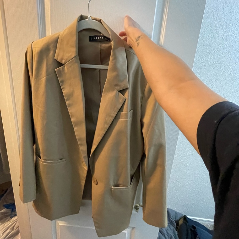 Lioness Oversized Tan Blazer 💕